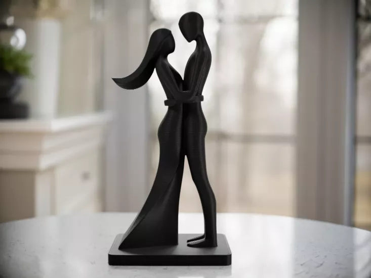 Sarılan Çift Heykeli